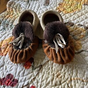 Vintage Handmade Native American Fur Trimmed Baby Moccasins